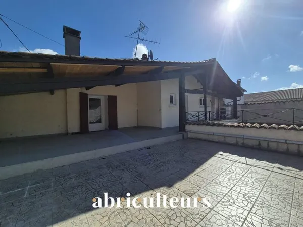 Maison de 150 m² avec terrasse et garage en vente à Cognac (16100)