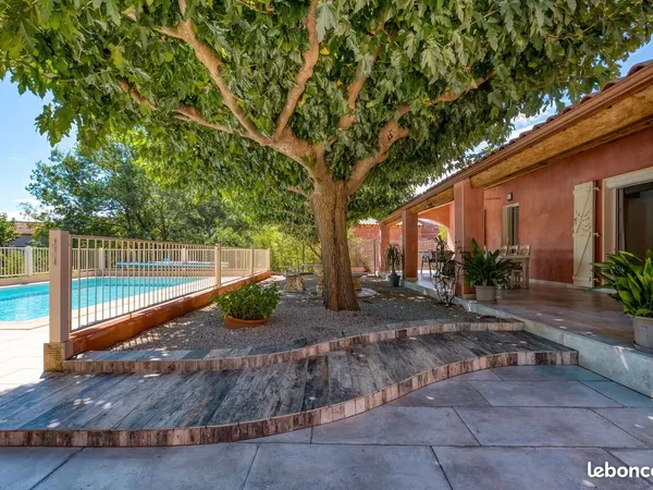 Villa plain-pied + Maison mitoyenne - 163 m² - Piscine - Terrain 1100 m²