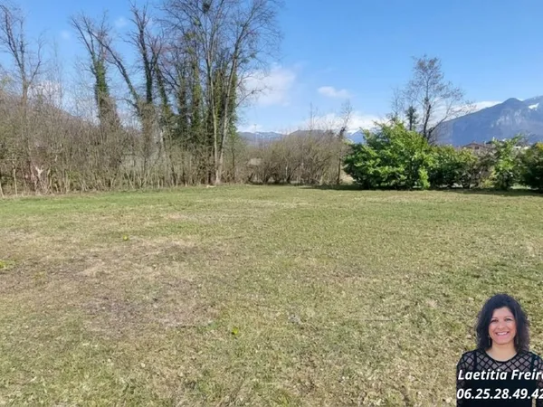 Terrain 941 m²
