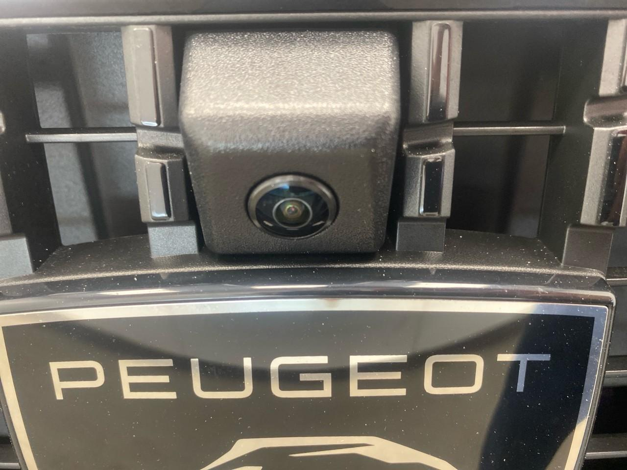 Peugeot 2008 hybrid 145 e-dcs6 allure — photo 35
