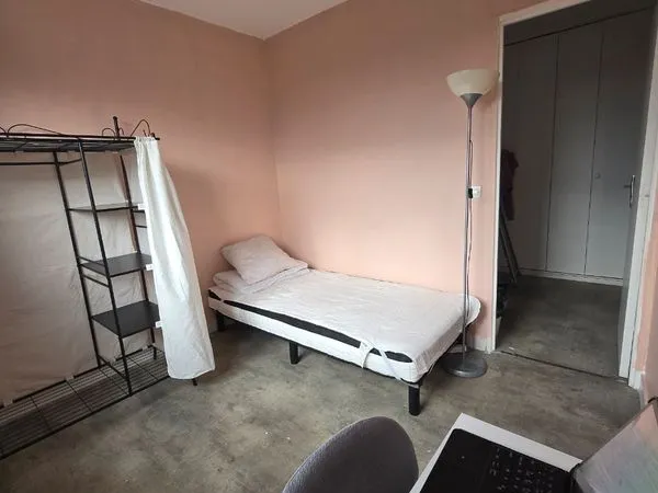 Chambre meublee en colocation