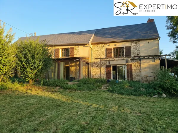 Vends maison en pierres - 136 m² - 4 pièces, 2 chambres - Gouttières 63390
