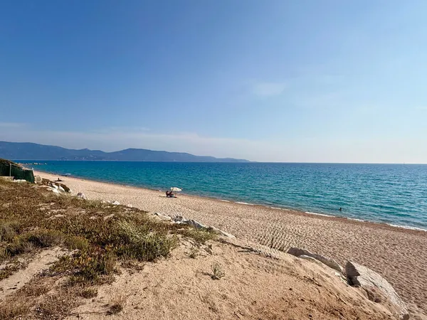 OLMETO-PLAGE (CORSE) : A vendre Studio en bord de mer, terrasse, dernier étage, accès direct à la pl