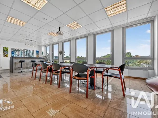 Commerce 1 pièce 64 m²
