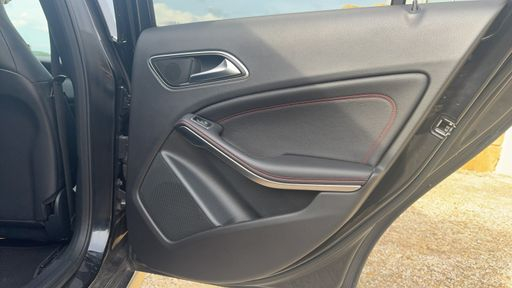 Mercedes Classe A 200 d 136 7G-DCT - Fascination – 2015 – 147976 km – Diesel – Boîte Automatique — photo 19