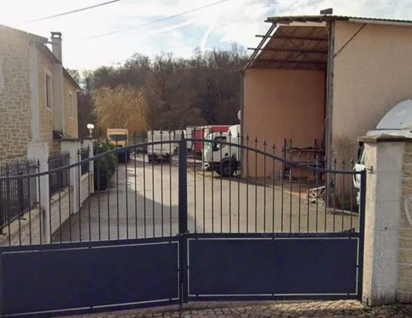 Stationnement Location Saint-Laurent-de-Mure   1600€