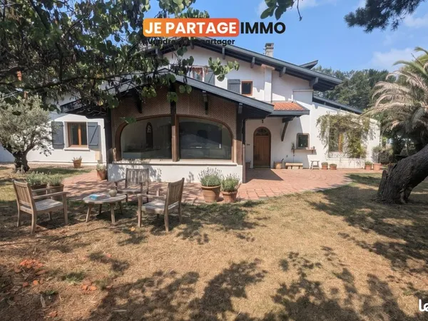 Maison 10 pièces 240m2 avec jardin 2500m2 piscinable