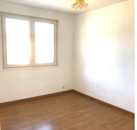 Appartement 3 pièces 53m2 étage 3
