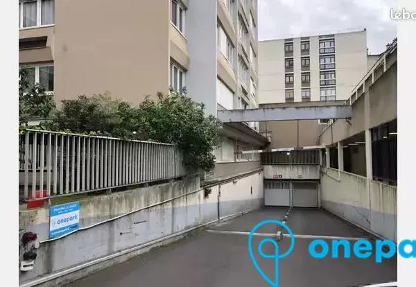 Parking/box 12 m² PARIS 15