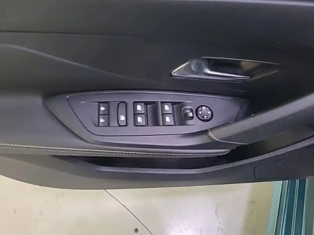 Peugeot 308 sw phev 180 e-eat8 — photo 22
