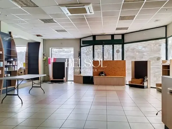 Commerce 204 m²