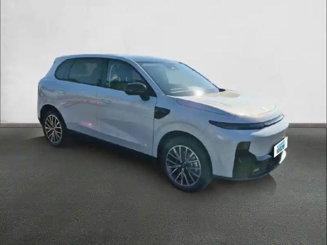 Leapmotor B10 bev 67.1 kwh - 160 kw — photo 3
