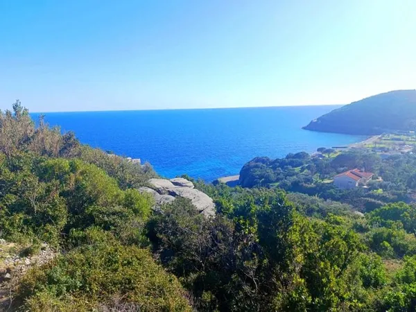 A vendre terrain constructible , vue mer , Sisco , Cap Corse
