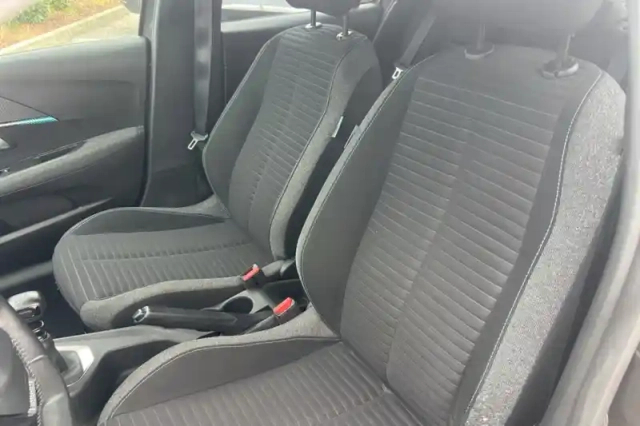 Peugeot 208 puretech 100 s&amp;s bvm6 — photo 9