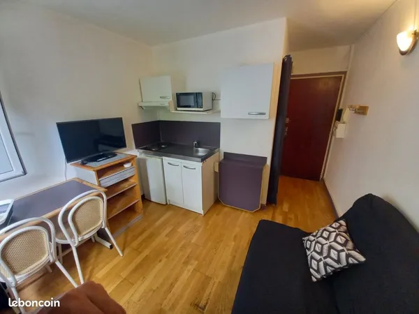 Studio meublé avec place de parking privative et sécurisée + local vélo