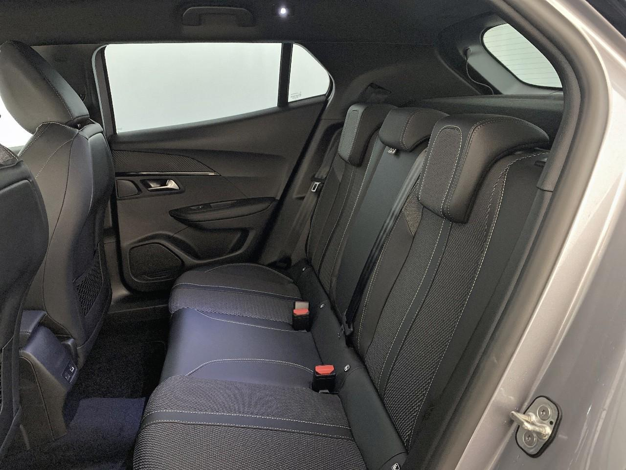 Peugeot 2008 hybrid 145 e-dcs6 gt — photo 10
