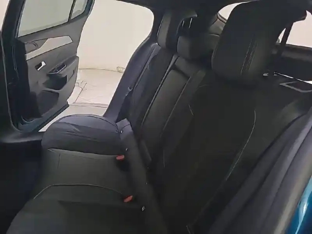 Peugeot 408 phev 225 e-eat8 — photo 12