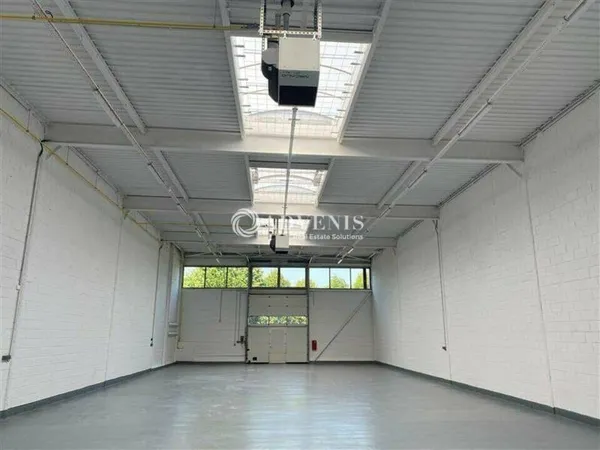 Local d'activité 898 m²