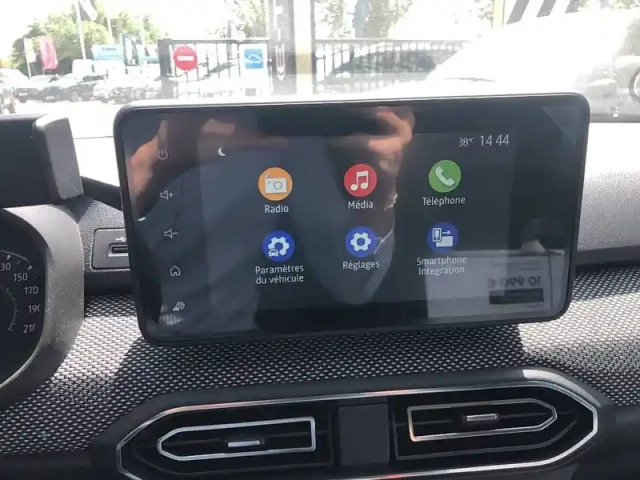 Dacia Sandero sce 65 — photo 19