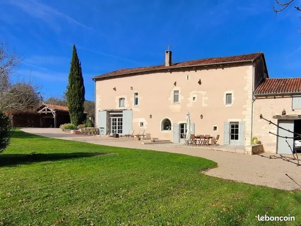 Maison 12 pièces 242 m²