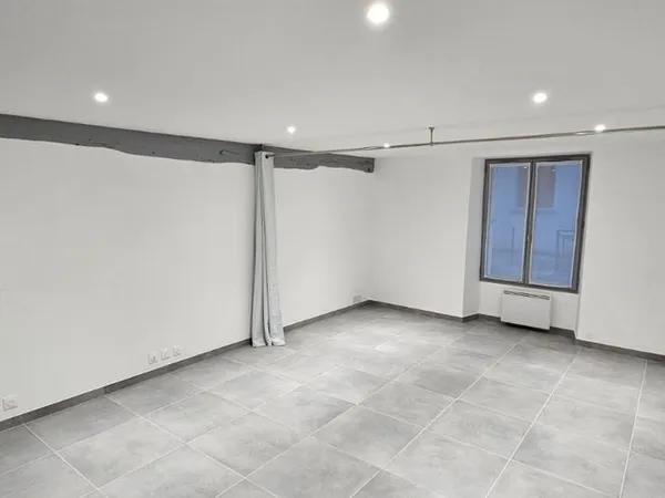 Location appartement meublé, centre ville Arpajon proche Église