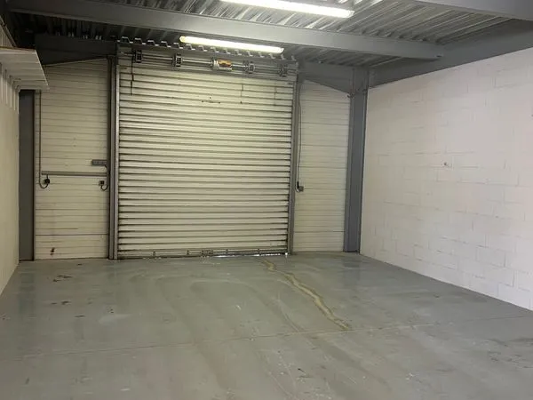 Nimes loue local commercial 48m²