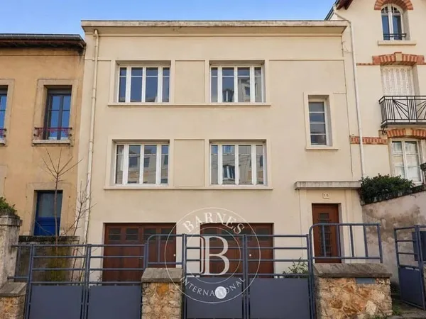 Immeuble 180 m²