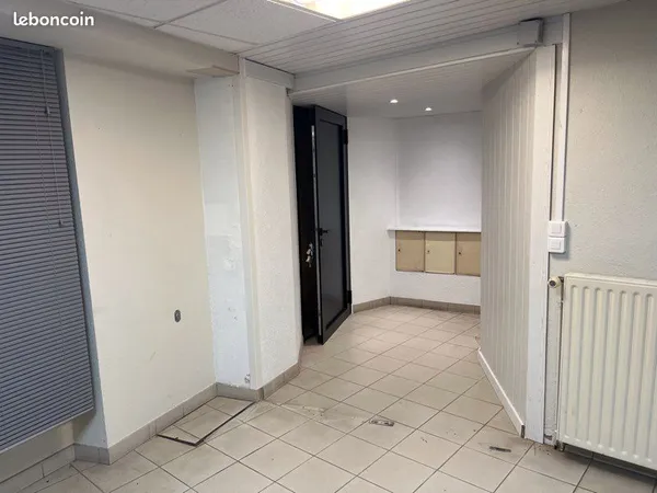 BUREAU / LOCAL COMMERCIAL - 60 m² - PLACE CHARLES DE GAULLE