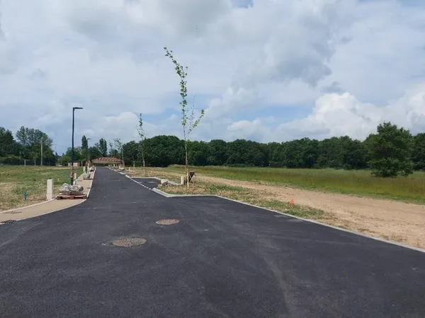 Terrain 744 m²