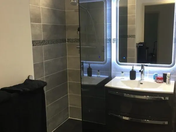 Charmant T2 de 44 m² à Gières - Idéal premier achat ou investissement À découvrir sans tarder, ce be