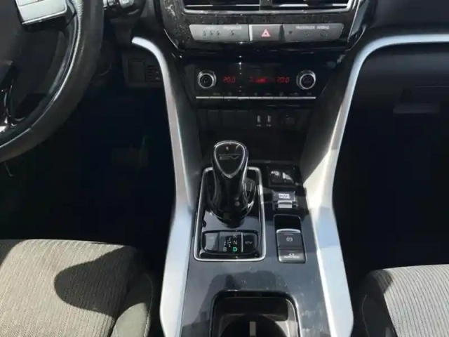 Mitsubishi Eclipse cross 2.4 mivec phev 188ch invite 4wd 2023 — photo 11