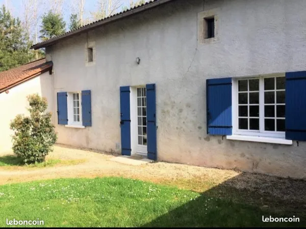 À LOUER - T2 de 47 m² avec cour et rangement - Bassillac - 600 CC