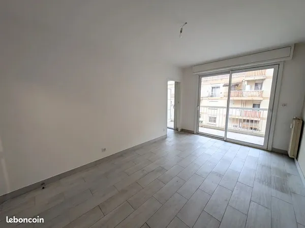 Studio 1 pièce 28 m²
