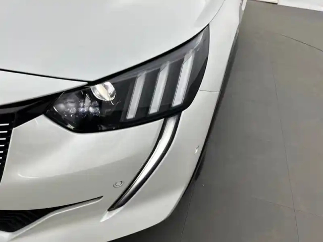 Peugeot 208 electrique 50 kwh 136ch — photo 16