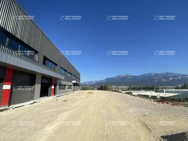 Local d'activité 367 m²