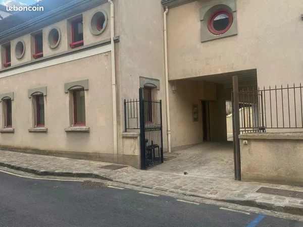 Local professionnel 23 m² à louer - Centre-ville de Luzarches