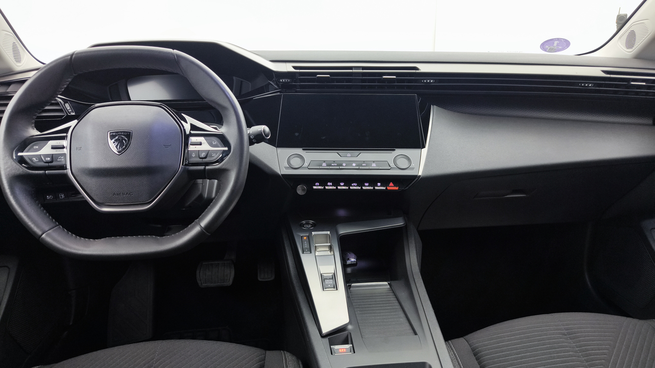 Peugeot 308 SW PHEV 180 e-EAT8 — photo 20