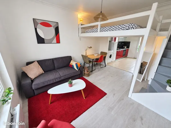 Studio meublé de charme 31 m² - rénové - gare à pied, parking et cave