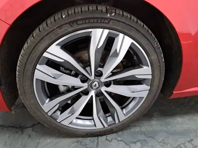 Renault Megane iv estate e-tech plug-in hybrid 160 — photo 17