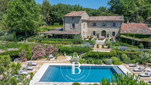 Propriété 20 pièces 412 m²