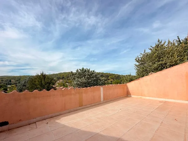 PIGNANS - T4 DERNIER ÉTAGE AVEC TERRASSE DE 28 M² ET GARAGE