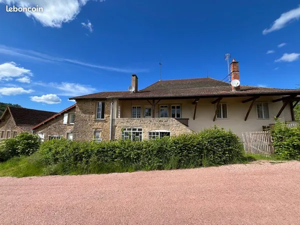 Loue maison avec jardin très calme dans corps de ferme rénovée 2024