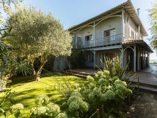 Villa 7 pièces 200 m²