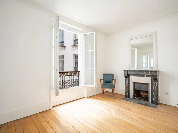 Paris 7e - Exclusivité - 2 pièces sur cour à rénover