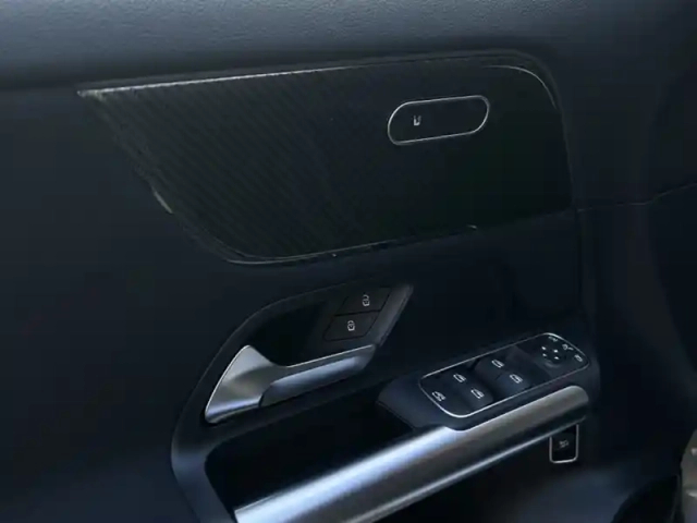 Mercedes Gla 200 d amg line — photo 53