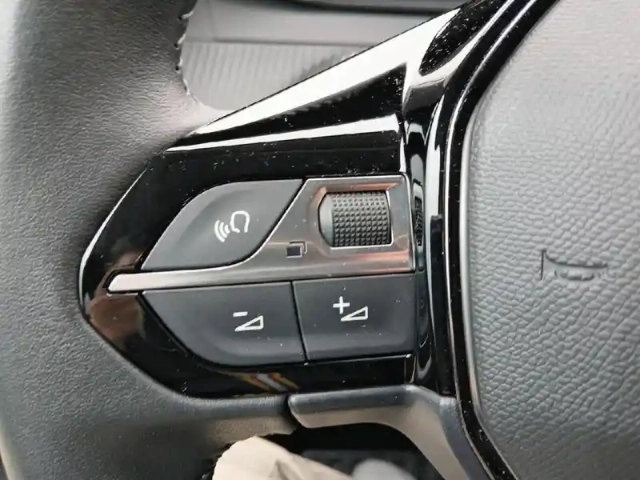 Peugeot 208 puretech 75 s&amp;s bvm5 style — photo 18
