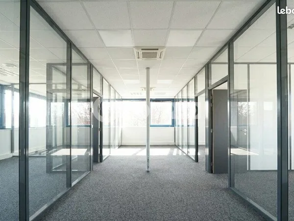 Bureau 170 m²