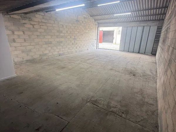 Local / dépôt de stockage 80 m² - Disponible immédiatement