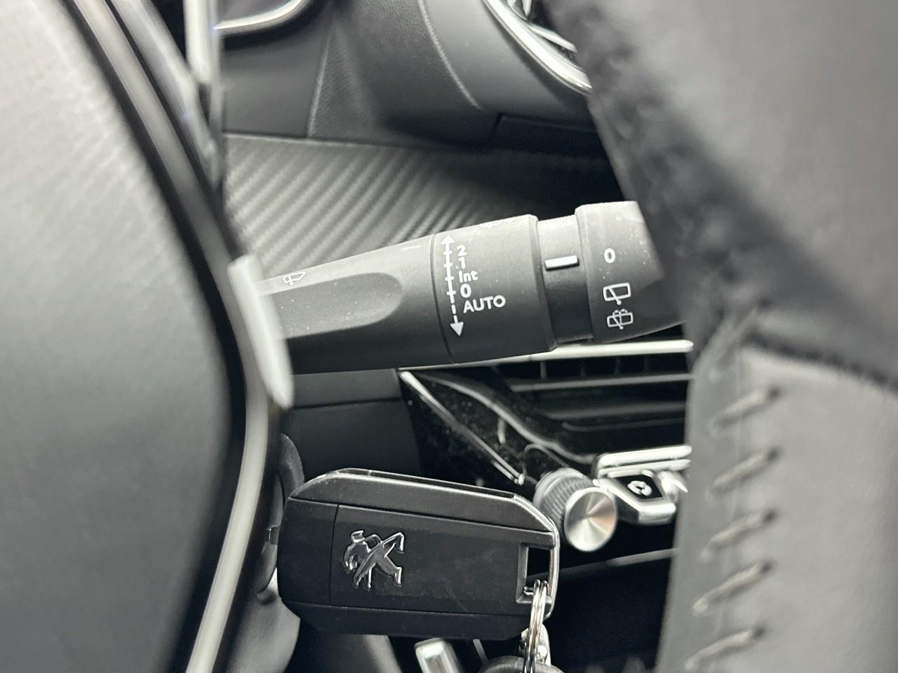 Peugeot 208 puretech 100 s&s bvm6 allure — photo 18