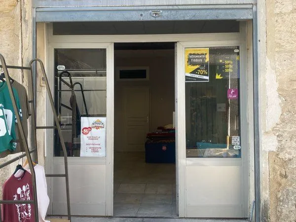 Opportunité Commerce / Destockage prêt-à-porter & tissus + Reprise de bail possible